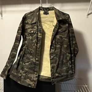 Prettylittlething Jacket / size 8